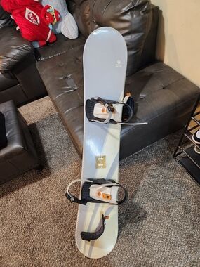 Dukes Tracker 144 Snowboard Witb Straps